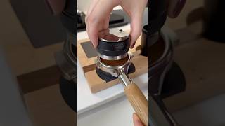 Perfekt espresso puck preparation ASMR espresso coffee pov art barista latteart love shorts [upl. by Adnih]