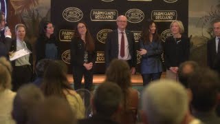 Parmigiano Reggiano per i 90 anni del Consorzio premiati 11 caseifici [upl. by Latta911]