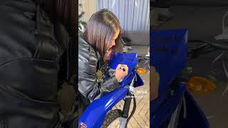 Cintia cossio le regala la moto a JH humor jhdelacruz live jhdelacruz777 cintiacossio [upl. by Ahsimrac426]