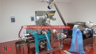 MINI FRANTOIO 200250 kgh di olive installato presso ITAG di Larino il 26102017 [upl. by Nylavad]