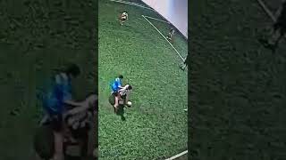 Golazo picandola en la última jugada  Jugando con amigos futbol golazo shorts viral [upl. by Elish]