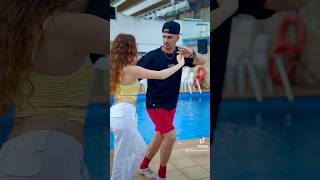 El sueco🇸🇪 y la eslovaca🇸🇰 bailando bachata bachata bachatadance bachatadominicana videos [upl. by Burtie]