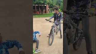 পায়ের উপর দিয়ে সাইকেল নিয়ে গেল 😱 sorts stunt mtbfreestyle skating sorts viralvideo cycle [upl. by Aric]