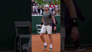 Zizou Bergs enflamme RolandGarros avec Waar is da feestje  tennis shorts [upl. by Gastineau]