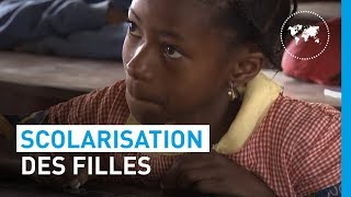 Scolarisation des filles en Guinée  un défi de tous les jours  UNICEF France [upl. by Neeruam]