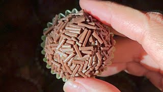 Como fazer Brigadeiro de Enrolar PERFEITO [upl. by Enitsirk]