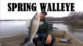 Spring Walleye Fishing on the Mississippi River [upl. by Inglis824]