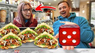 Würfel bestimmt Essen von Zuschauerin  Würfel vs Zuschauer Folge 2 [upl. by Anairdna]