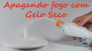 Experimento  E018 Apagando fogo com Gelo Seco [upl. by Tirrag]