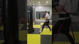 Direnç lastiği ile yumruk güçlendirmehızlandırma boxing kickboxing mma martialarts karate [upl. by Lednic]