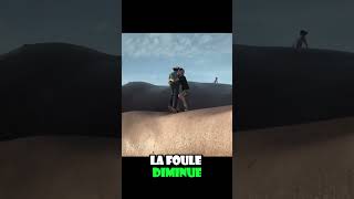 Un géant apparaît sur la plage dune petite ville viral trending shorts film [upl. by Ahcsas867]