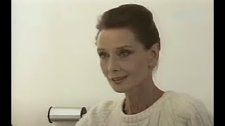 Audrey Hepburn interview in Dutch for Jongbloed amp Joosten [upl. by Nylecaj]