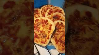 frittata e pizzette rosse uova eggs eat pizza food welcome italy [upl. by Nottage]