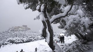 Dichte Schneedecke Athen im Ausnahmezustand [upl. by Eseilanna]