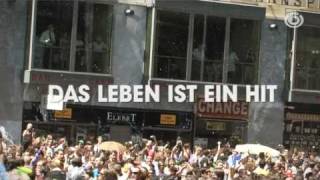 Flashmob Wasserschlacht am Wiener Stephansplatz [upl. by Eimmat]