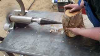 Firewood splitting with a home made machine 230V AC 22kW Kegelspalter [upl. by Ailic]