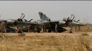 Les avions français bombardent Diabali au Mali [upl. by Leggett]