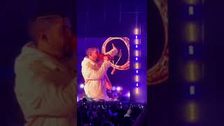 Bad Bunny le regalan un sombrero Charro en concierto en Mexico [upl. by Oiramaj]