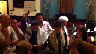 Simchat Torah in Berkeley Cantor Linda Hirschhorns Torah chanting [upl. by Suirauqram]