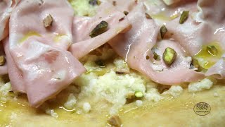 Pizza senza impasto con mortadella e pistacchi [upl. by Arotahs]