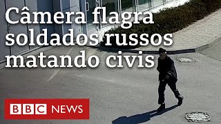 Soldados russos são flagrados matando civis ucranianos com tiros nas costas [upl. by Eimrots694]