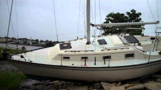 Two boats ripped from their anchor in the Keyport New Jersey Bay and tossed on the beach in Aberdeen [upl. by Herrmann]