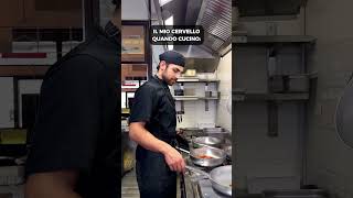 Un ristorante che ribolle un chef che medita e trova il suo zen culinario 🎥shorts [upl. by Barbey242]