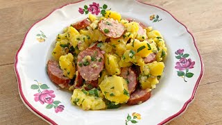 Salade de pommes de terre et saucisses fumées  Recette facile traditionnelle [upl. by Aenel]