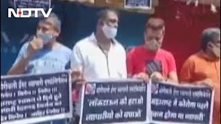 In Delhi Mumbai Restaurant Owners Protest Night Curfew  The News [upl. by Tnomyar]