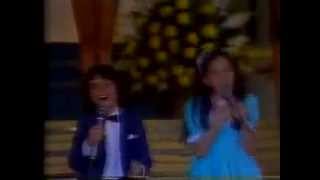 Luciano e Patricia  Futuro Trem da Alegria  É de Chocolate  Programa Silvio Santos  1984 [upl. by Eilagam809]