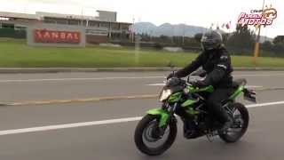 Prueba con la Kawasaki Z250 SL una moto muy compacta y estrecha [upl. by Nnyleimaj]