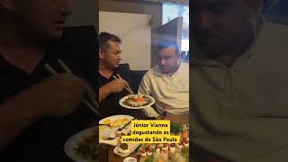 Júnior Vianna saboreia as comidas de São Paulo [upl. by Elgar534]