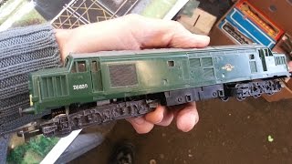 OO Model Railway TRIANG HORNBY R751 BR GREEN CLASS 37 DIESEL COCO LOCO D6830 [upl. by Zoa]