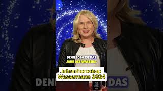 Gernot Haas als StarAstrologin Gerda Rogers  Jahreshoroskop 2024  Wassermann [upl. by Renba]