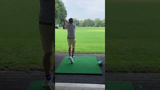 Das erste Mal Abschlagen auf der Driving Range [upl. by Otrebide219]