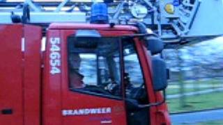 Brandweer Velsen Komt langs rijden met Ladderwagen spuitwagen en duikwagen zonder spoed [upl. by Yerffe79]