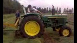 john deere 2130 trekt 6600 met maaierij uit de sloot [upl. by Girish]