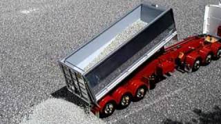 RC RoadTrain abladen [upl. by Htyderem]