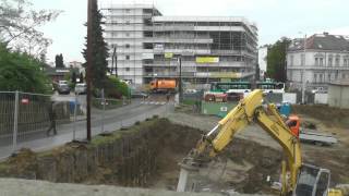 Ein mit Kettenbagger mit Stemm Eisen im Einsatz beim Abriss von einer Alten Punker 80 Jahre alt [upl. by Irab542]