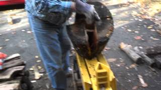 Pow R Kraft 7 ton electric log splitter [upl. by Ainaj332]