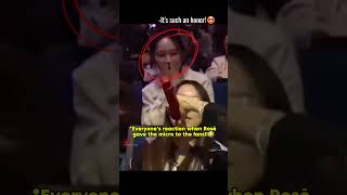 Everyones reaction when Rosé gave the micro to the fans blackpink rosé apt parchaeyoung [upl. by Aihsenod557]