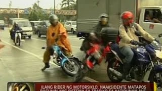 Ilang rider ng motorsiklo naaksidente matapos baguhin ang sistema sa trapiko sa Katipunan Ave [upl. by Fillander916]