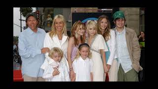 Who Are MaryKate And Ashley Olsens Parents All You Need To Know About David And Jarnette Olsen [upl. by Aronaele]