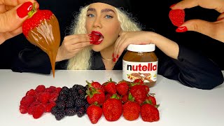 موکبانگ توت فرنگی و‌نوتلا🍓🍫Mukbang strawberry blackberry raspberry and nutella [upl. by Lovmilla]