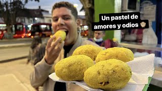 Los PASTELES DE YUCA callejeros mas ricos que he probado en BOGOTÁ 🤤 Adivina el relleno 😄 [upl. by Eggett]