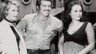 VICENTE FERNANDEZ video 6 LA BIOGRAFIA quotUN HOMENAJE POR SU 70 ANIVERSARIO 6 DE 6 VIDEOSquot [upl. by Yhtimit]