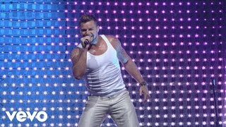 Ricky Martin  Drop It on Me  Lola Lola  La Bomba Medley Live Black amp White Tour [upl. by Hewitt709]