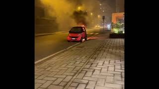 Salerno auto in fiamme in via Torrione [upl. by Nosde]