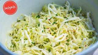 Genial einfacher Spitzkohlsalat  Schnelles amp leckeres SalatRezept [upl. by Nylaehs838]