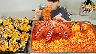 ASMR MUKBANG 직접 만든 대왕문어 해물 열라면 김밥 김치 유부초밥 먹방 RAMYEON amp KIMBAP MUKBANG EATING SOUND [upl. by Aerdno]